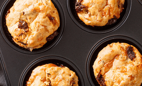 Muffinki z suszonymi pomidorami i pieczoną papryką