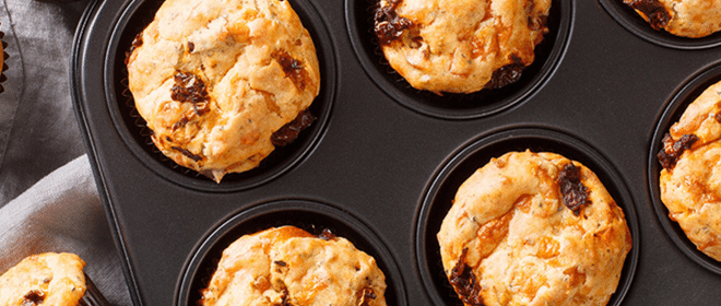 Muffinki z suszonymi pomidorami i pieczoną papryką