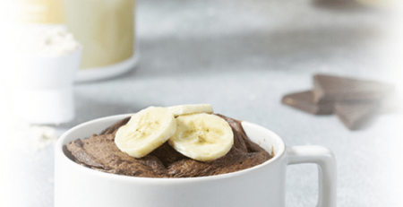 Proteinowe ciastko bananowo-czekoladowe z kubka