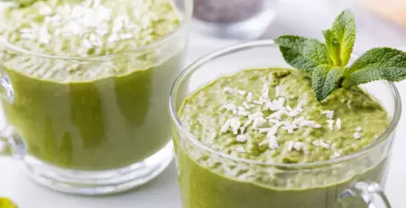 Koktajl z matcha i czerwoną fasolą