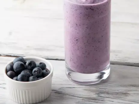 Borówkowy shake proteinowy